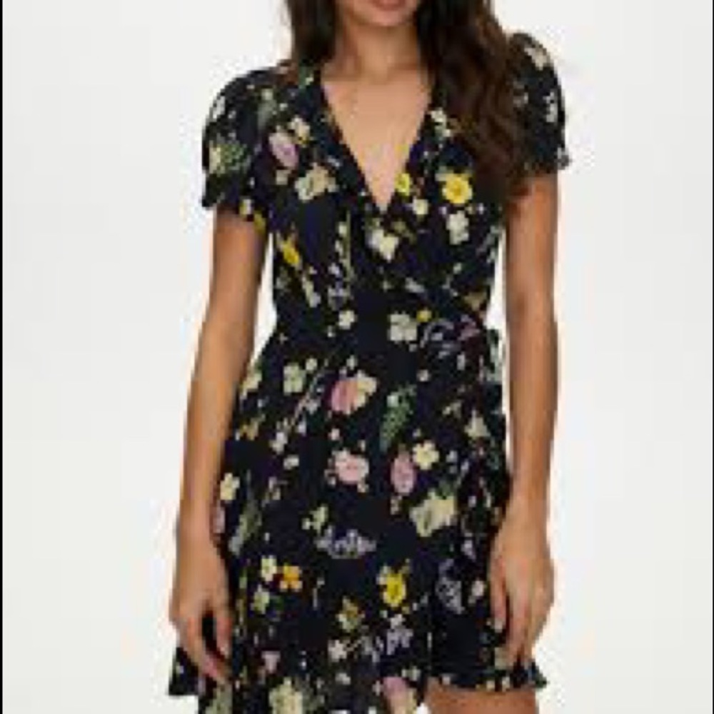 Aritzia Sunday Best wrap dress